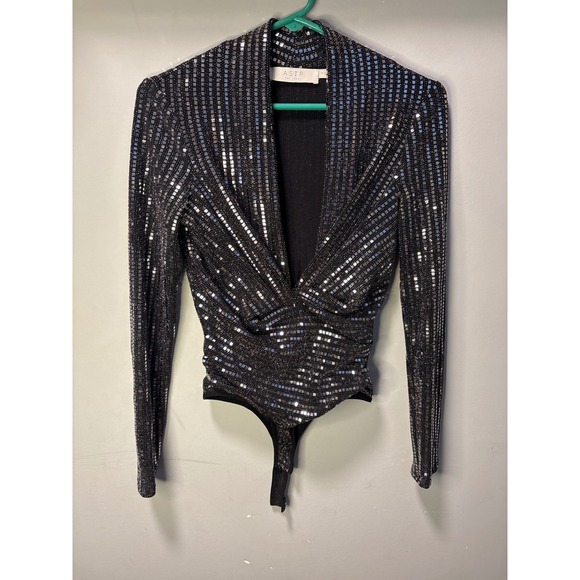 ASTR The Label With A Twist Bodysuit in Mirror Sequin Deep V-Neck Bodysuit Small - Picture 2 of 7